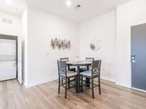 Cozy Apartment with WiFi 206