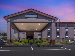 Red Roof Inn & Suites Clinton, MS