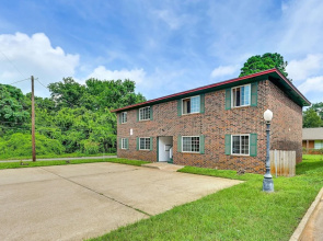 The Homestead Luxury Cozy 2BR Apartment in Nacogdoches Near SFA University and Downtown Pet Friendly Business Ready Extended Stays Welcome With Self Check In High Speed Wifi Full Kitchen In Unit Laundry Private Parking and Quiet Comfort