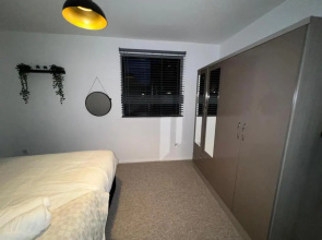 Impeccable 2-bed Apartment in Grays, London