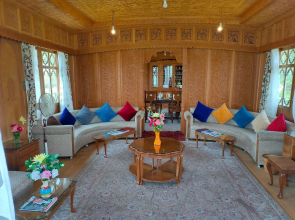 Khilona Group of Houseboat