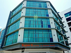 Super 8 bayan baru