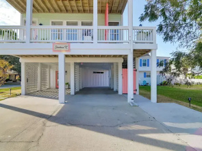 Walk to Beach: Carolina Beach Home w/ Rooftop Deck