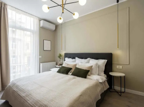 Elegant & Bright 2BR - Steps From Old Town