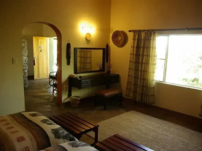 Toko Kamanjab Lodge & Safari