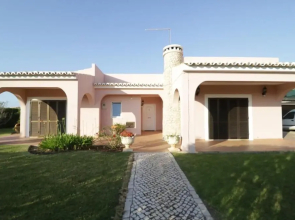 Villa With 5 Bedrooms in Estômbar, With Wonderful City View, Private Pool, Enclosed Garden - 6 km From the Beach