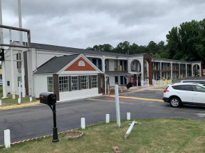 Deluxe INN  Augusta