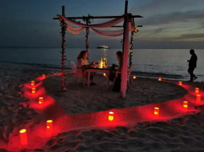 Blue Water Thoddoo Inn