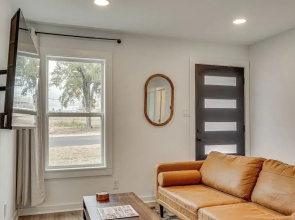 Near Historic Georgetown Square! Updated Home