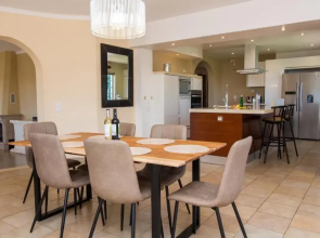 Villa Bliss 450 m2 Luxury Oasis with Saltwater Pool