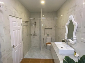 Bee Orchid Pool Villa