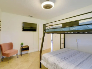 Spacious Largo Retreat: Private Pool & Yard!
