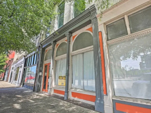 Nulu Art District Loft: Walk to Dtwn Distilleries!