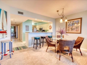 Som 112 - Somerset 2 Bedroom Condo by Redawning