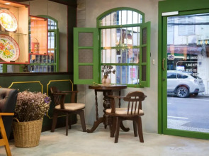 The Neighbors Hostel - Adults Only