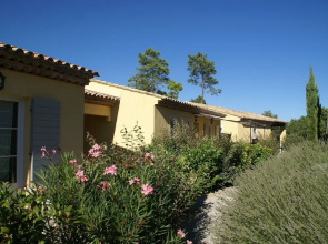 Luxury Apartment for six People in Residence in the Heart of Provence