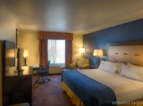 Country Inn & Suites by Radisson, South Haven, MI