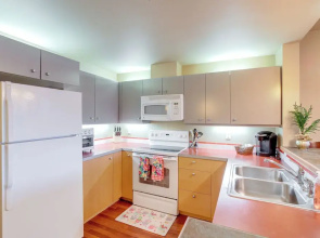 Walk to Lake Chelan: Condo w/ Pool Access