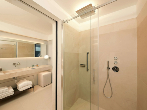Отель Hilton Lake Como