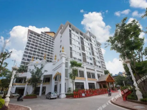 Home World Hotel (Xishuangbanna Jinghong Gaozhuang Star Night Market)