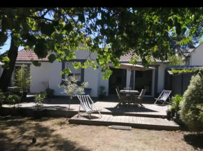 Maison cosy à 8 minutes à pied de la plage.