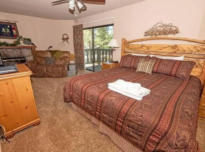 3407 Pine Hill 2 Bedroom Home by RedAwning