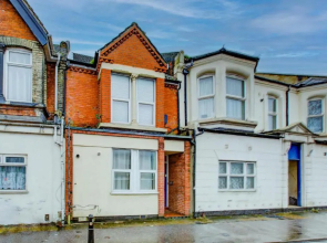 3 Bedroom Flat Central Gillingham Town