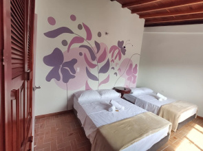 Hostal Colors - Hostel