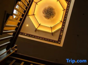 Wudang Mountain Golden Top View Tower (Golden Ding Scenic Area)