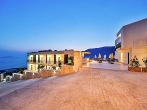 Lyxos Hotel