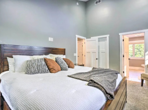 Pet-friendly Minneapolis Home ~ 6 Mi to Dtwn!