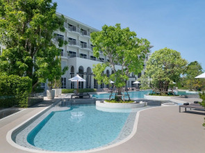 Отель Cross Pattaya Pratamnak