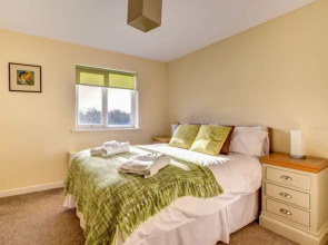 Holiday Home Cwm Tawel