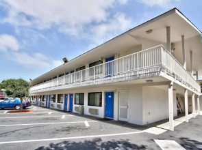Motel 6 Monterey, CA