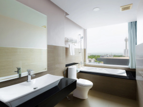 Aiyara Grand Hotel