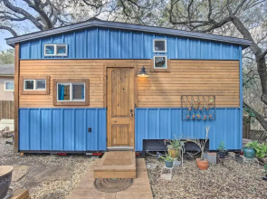 Unique Stay: 'tiny Everest' San Antonio Home!