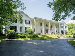 Historic General Lewis Inn