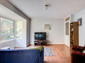 Top-floor Bright Sunny 3-bedroom Flat Sleeps 4