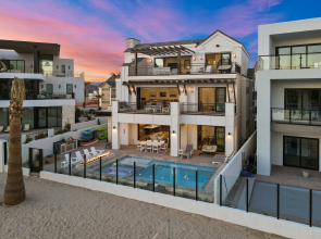 The Beach Front Max 14 Bedroom Home