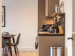 SevenStays Ashford - 2BR Luxury Apartments