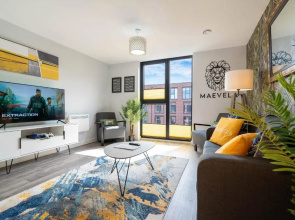 MAEVELA Apartments - Jungle Vibe Luxury City Centre 1 Bed Apartment - NEW BUILD - City Centre, Digbeth - ROOFTOP TERRACE - PS4 & Smart TV's
