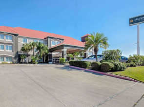 La Quinta Inn & Suites by Wyndham Corpus Christi Airport