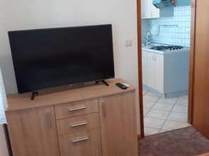 Apartment Mario - afordable & close to center: A2 Pirovac, Riviera Sibenik