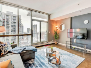 Modern 2BR Apt - DT With Amazing City Views