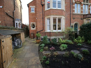 Lovely Central Oxford Apartment + Sun Trap Patio