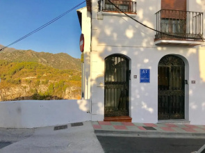 Apartamentos Axarquia 1, terraza privada con vistas a la montaña rio y al mar
