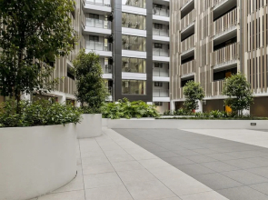 Chic 2BR Pool & Gym - Steps to Ponsonby