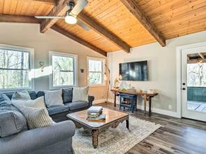 Peaceful Brevard Mountain Cabin: Hike, Golf & Swim