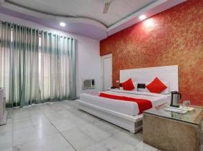 Collection O 40725 Hotel Mandakini Palace