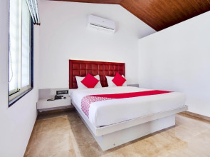 OYO 76112 Hotel Golden Coin Resort